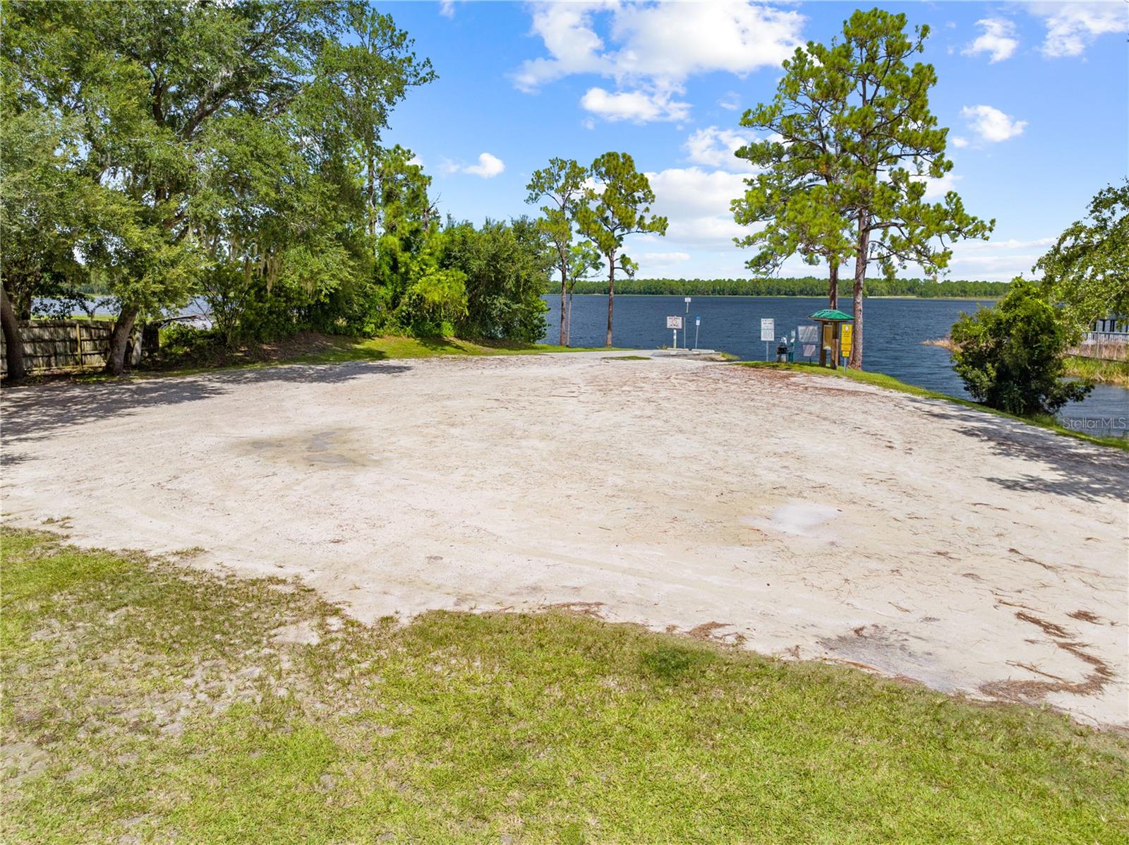 OAKWOOD SHORES - Residential