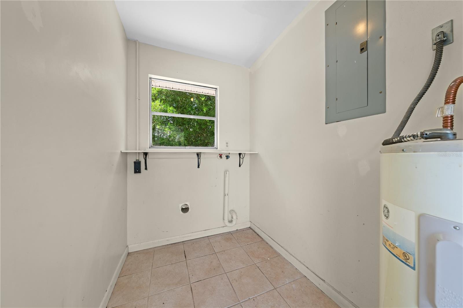 OAKWOOD SHORES - Residential