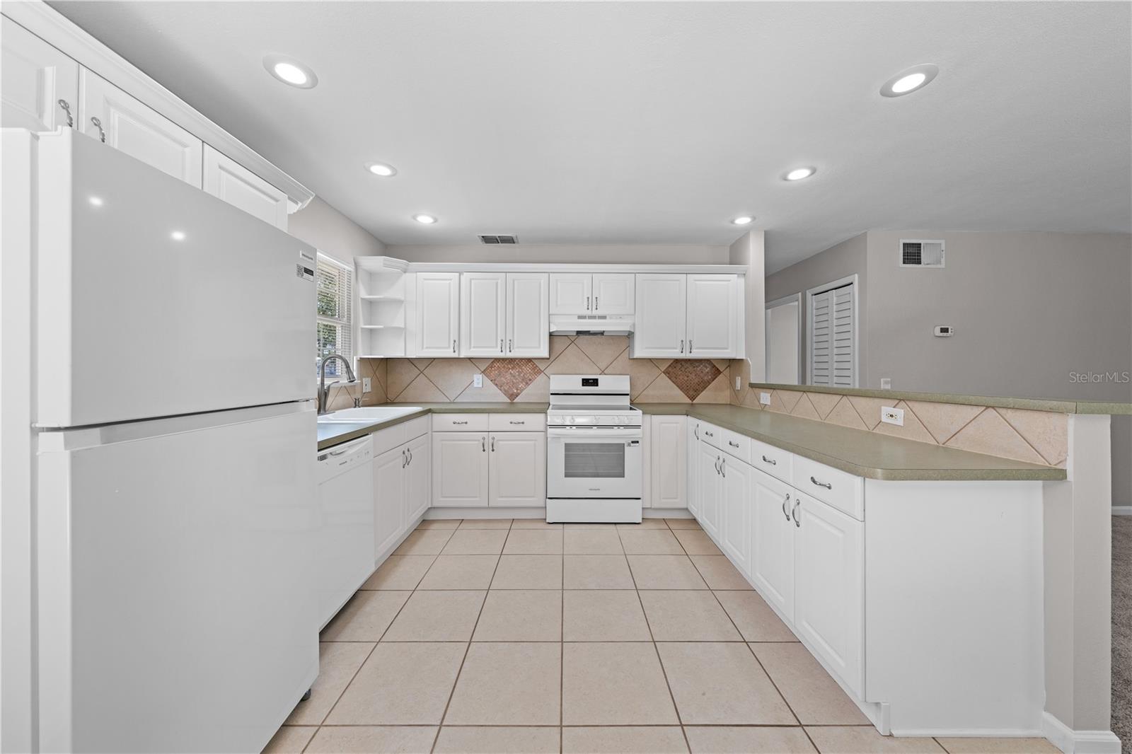 OAKWOOD SHORES - Residential