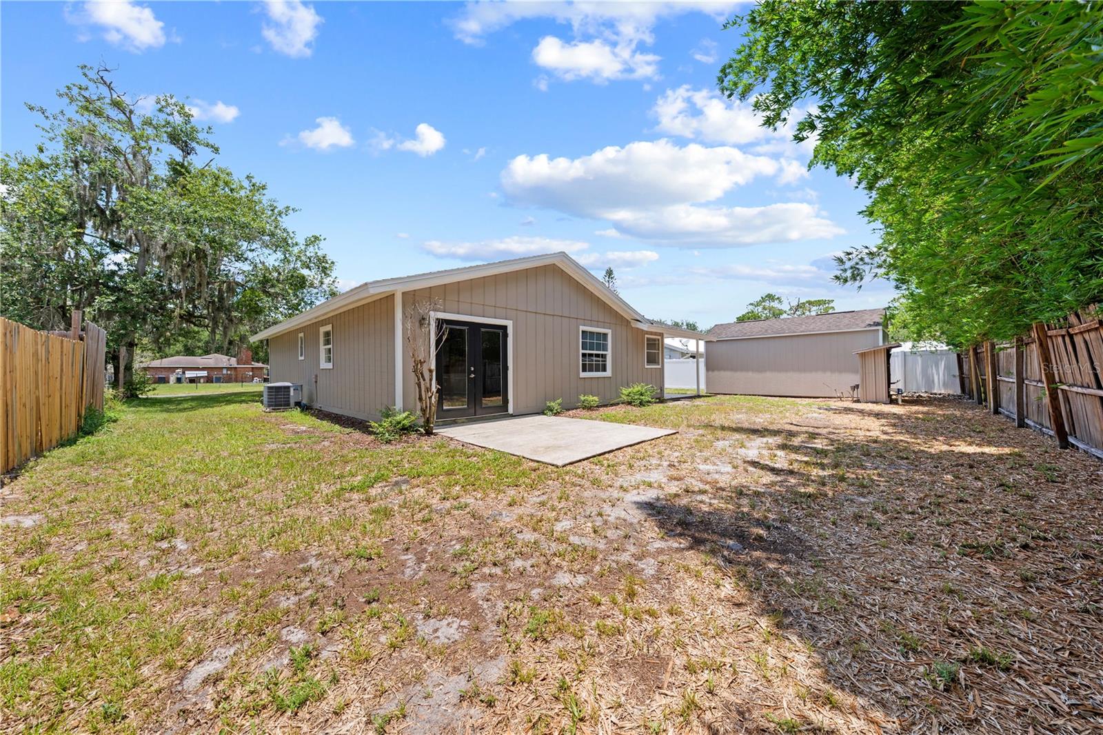 OAKWOOD SHORES - Residential