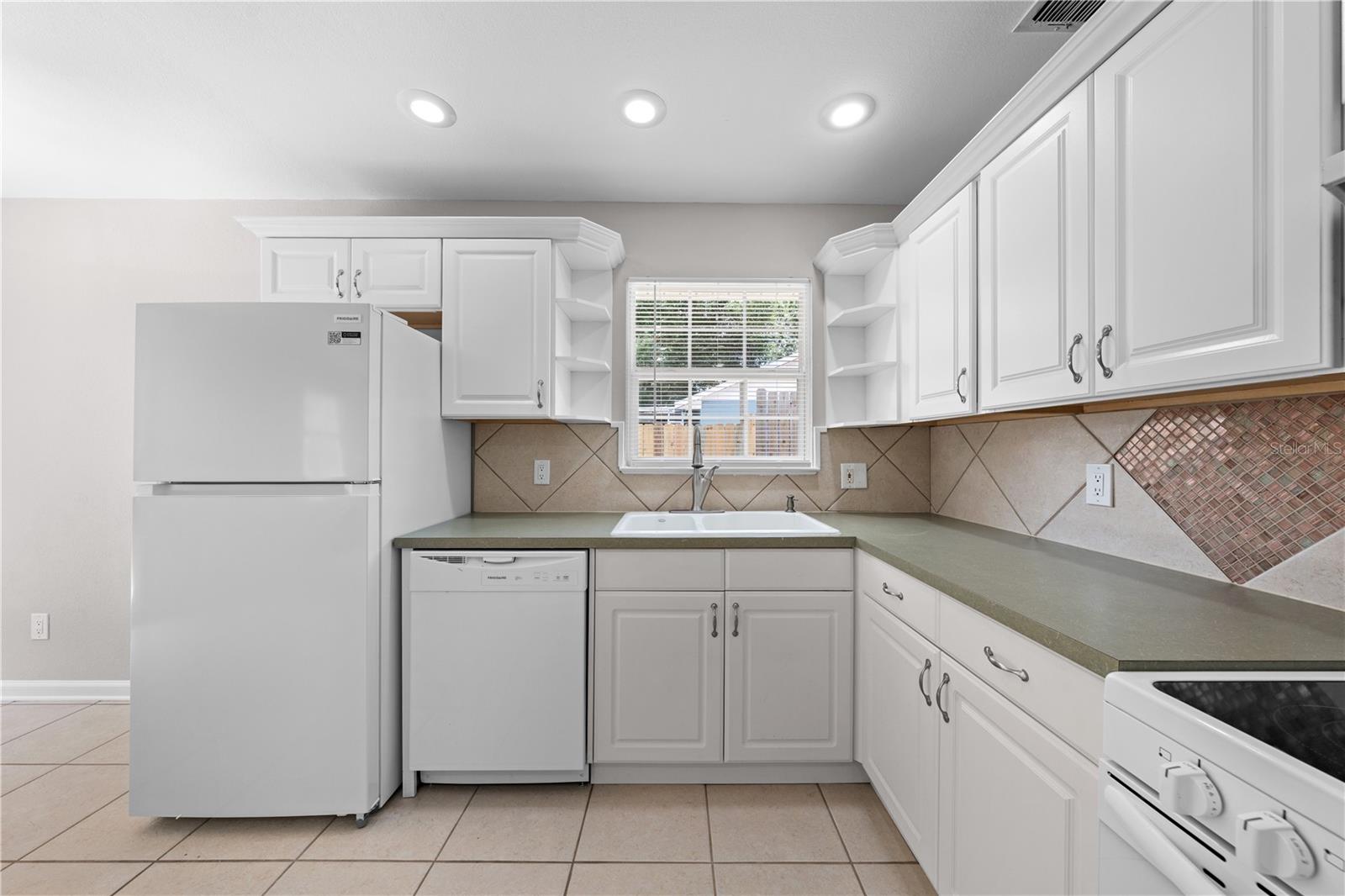 OAKWOOD SHORES - Residential