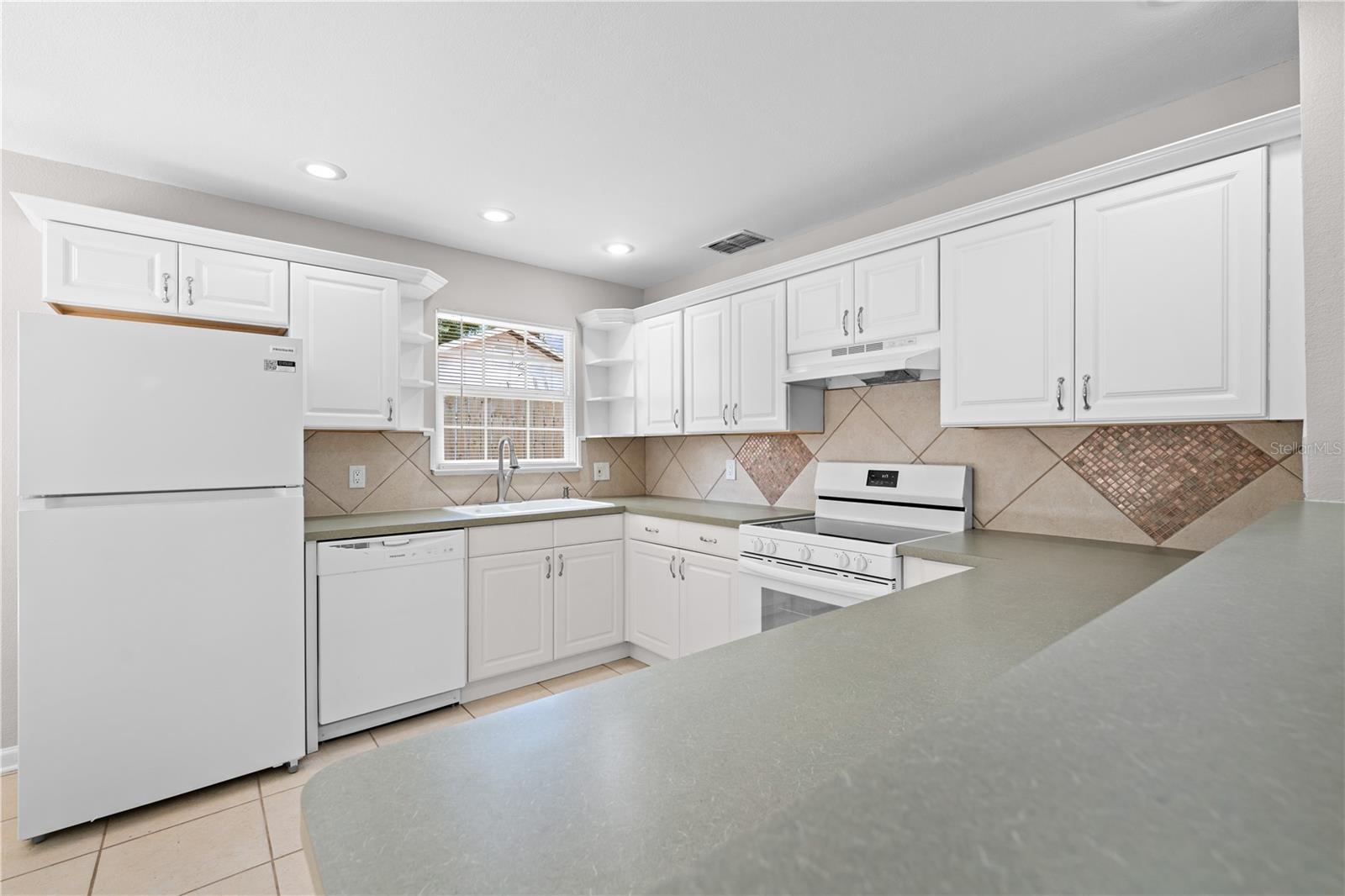 OAKWOOD SHORES - Residential