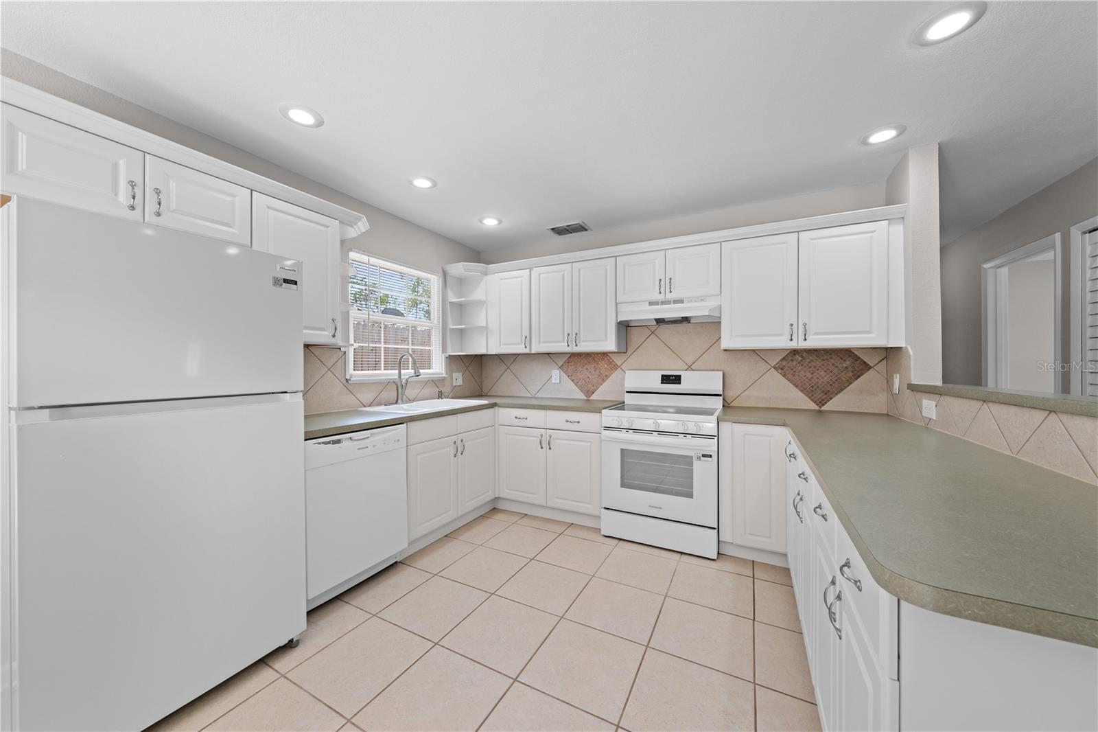 OAKWOOD SHORES - Residential