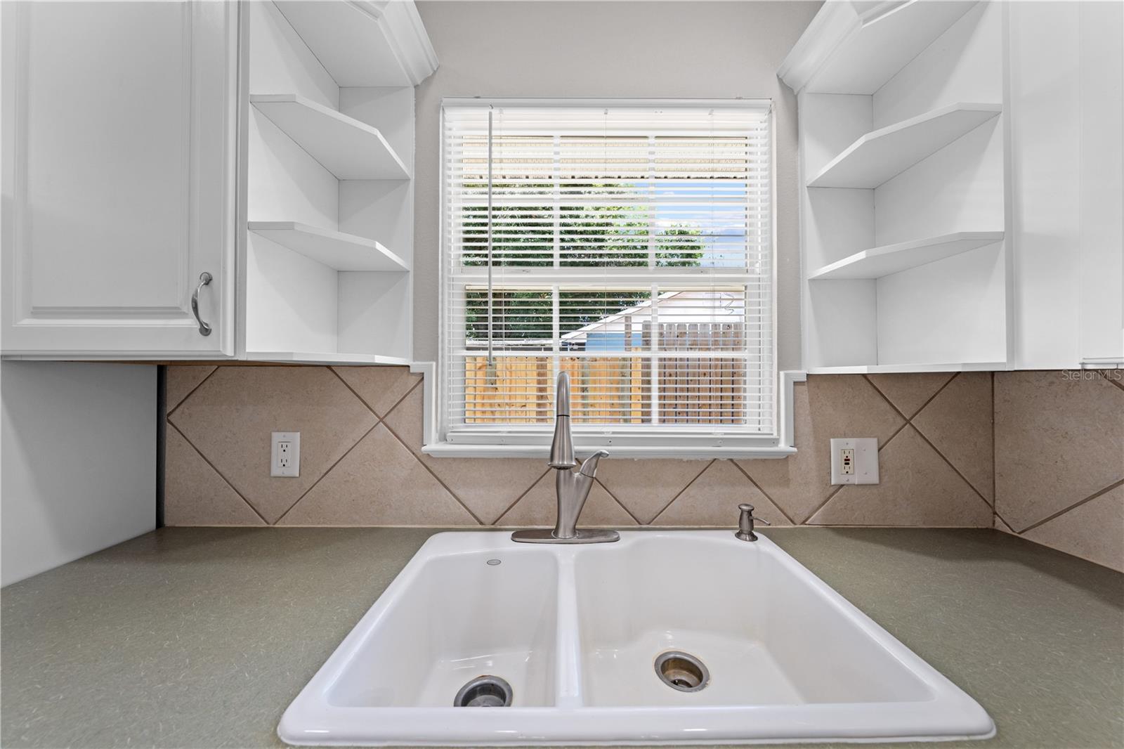 OAKWOOD SHORES - Residential