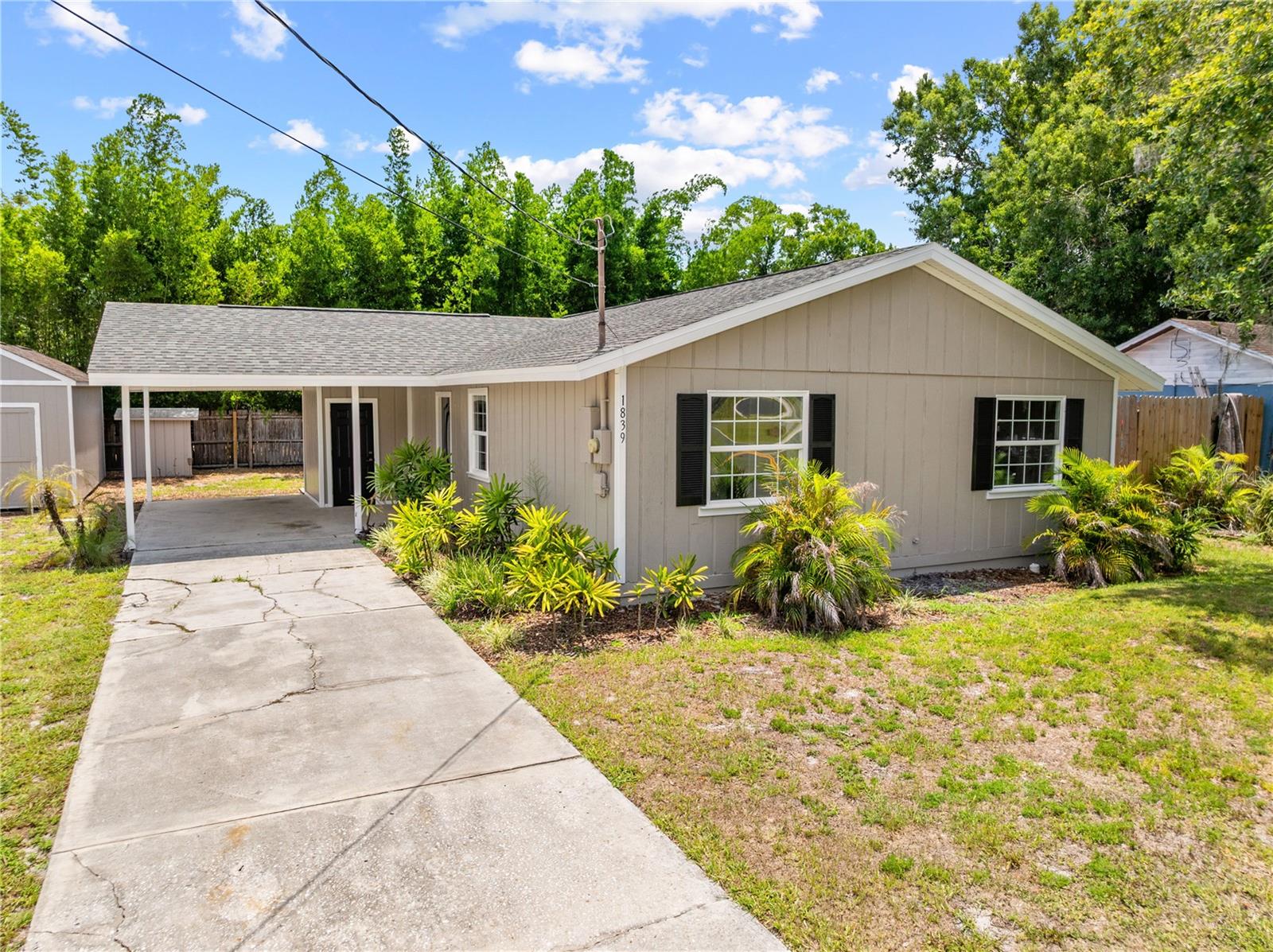 OAKWOOD SHORES - Residential