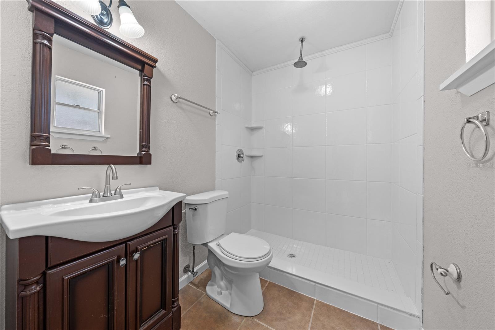 OAKWOOD SHORES - Residential