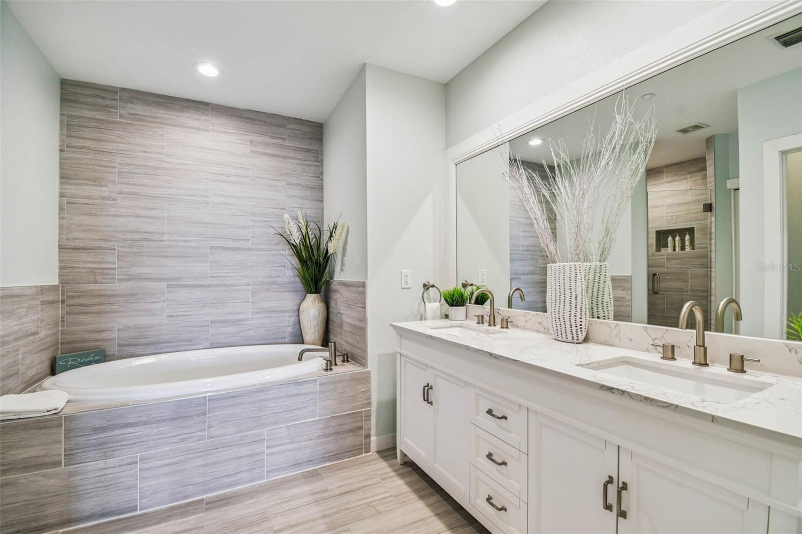HARBORVIEW GRANDE CONDO - Residential