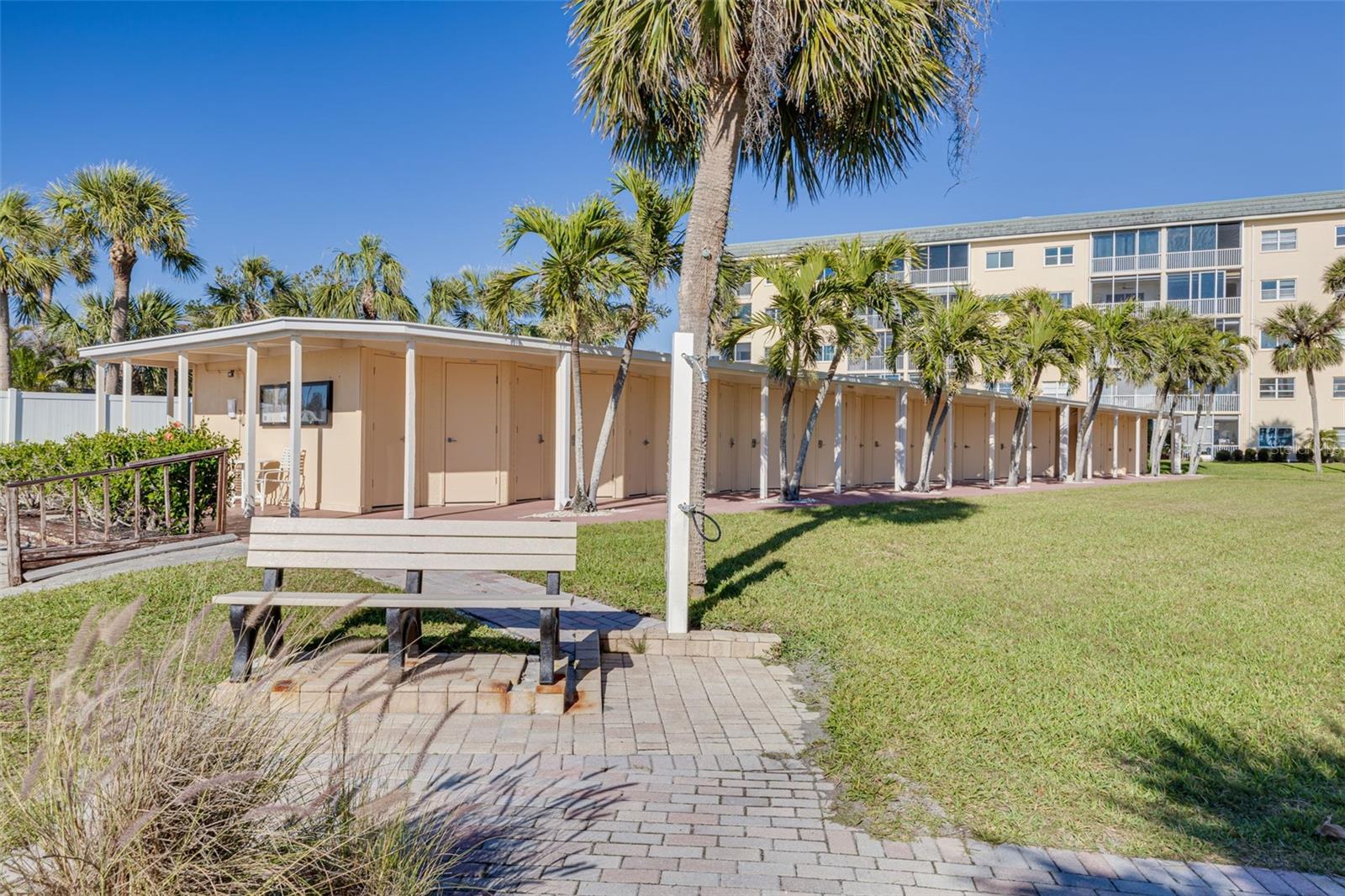 BAY TREE CLUB - Residential