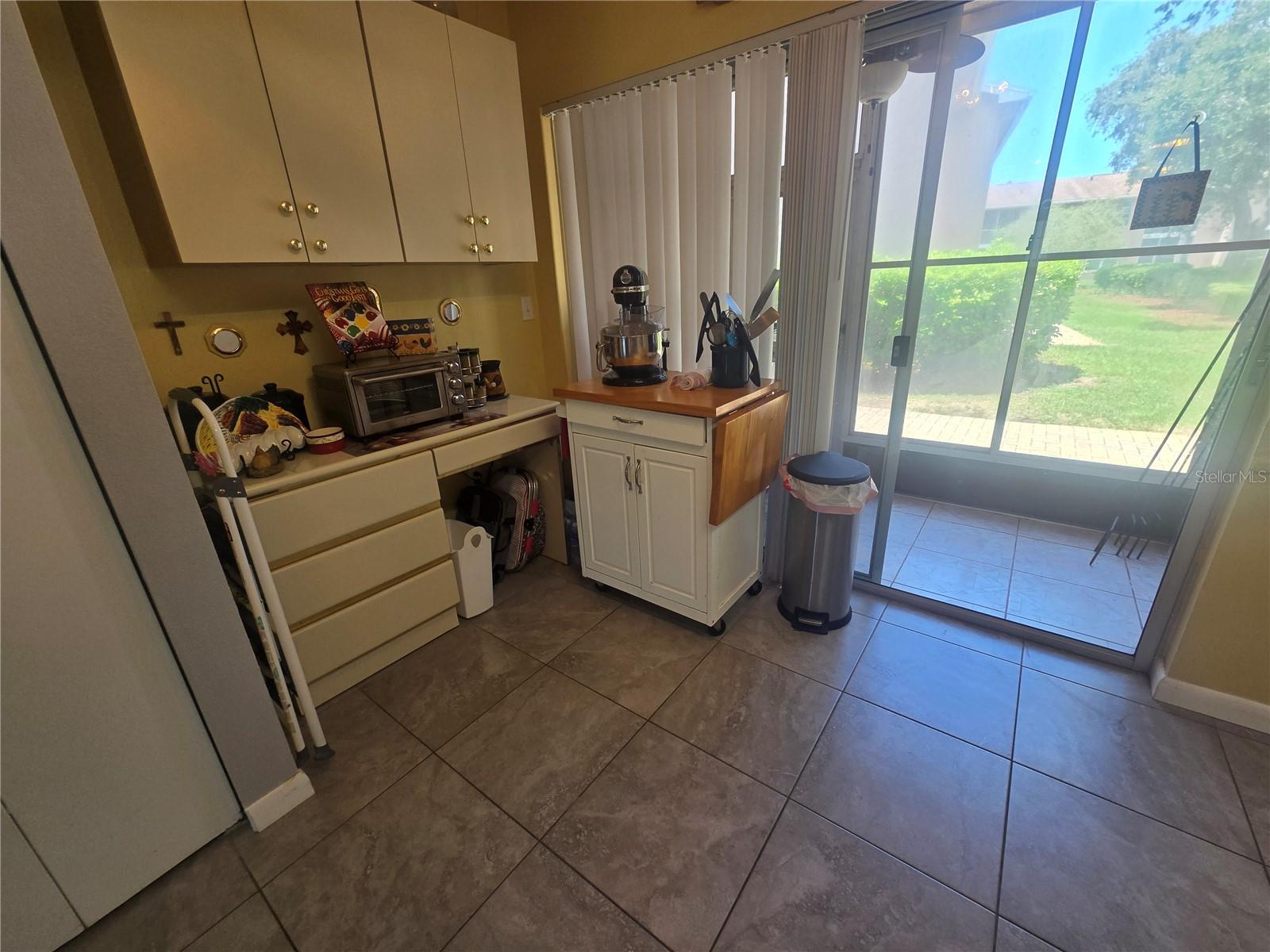 SUNNYBROOK CONDO 02 - Residential Lease