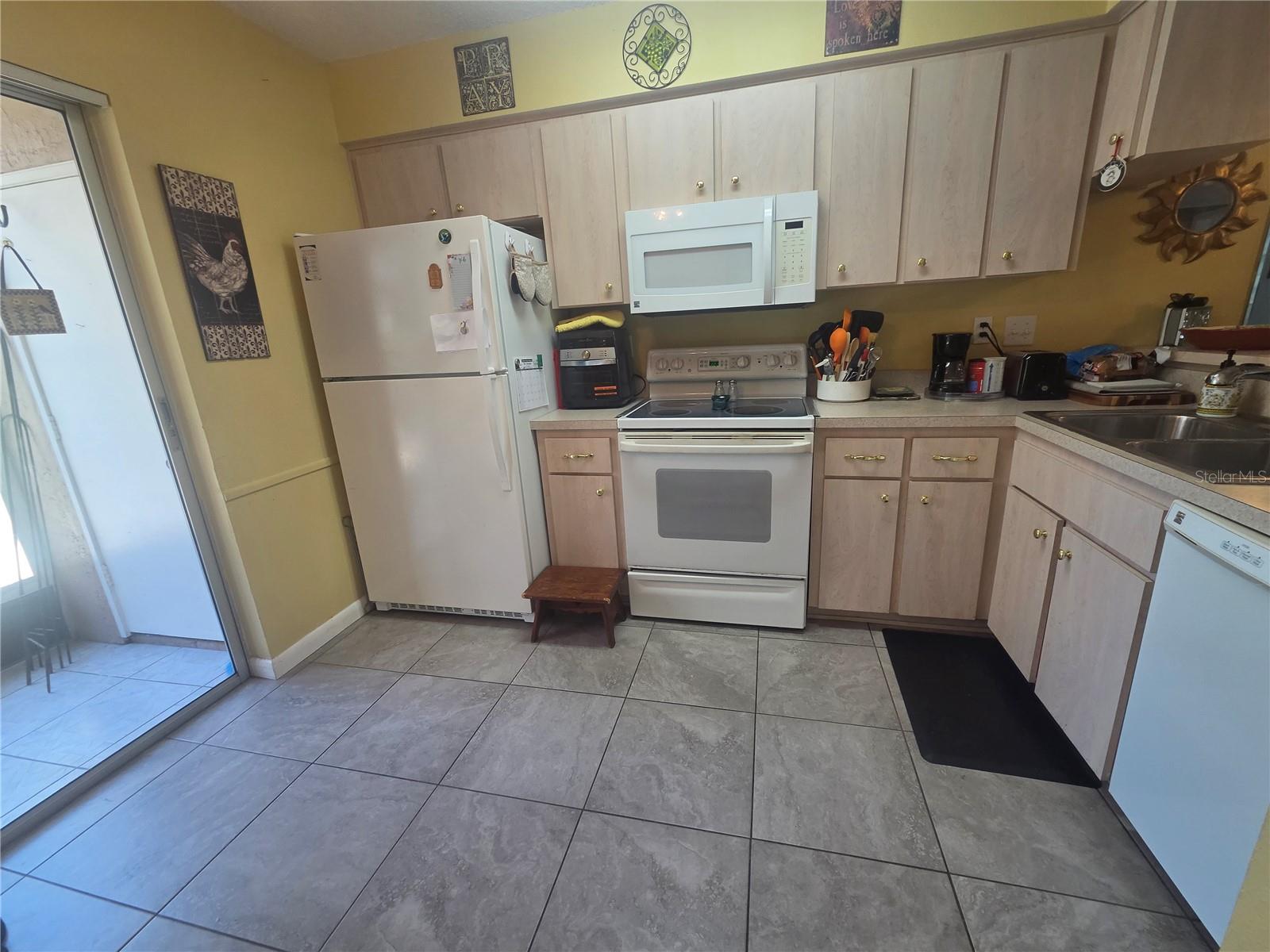 SUNNYBROOK CONDO 02 - Residential Lease