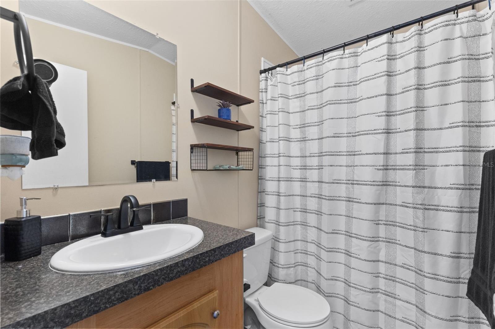 LAMPLIGHTER ON THE RIVER - Residential