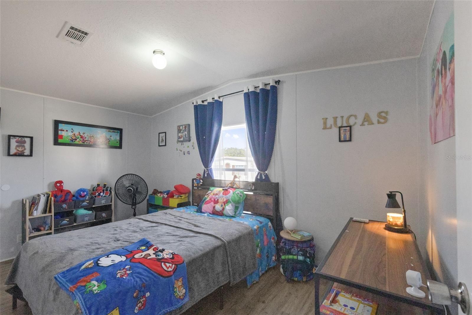 LAMPLIGHTER ON THE RIVER - Residential