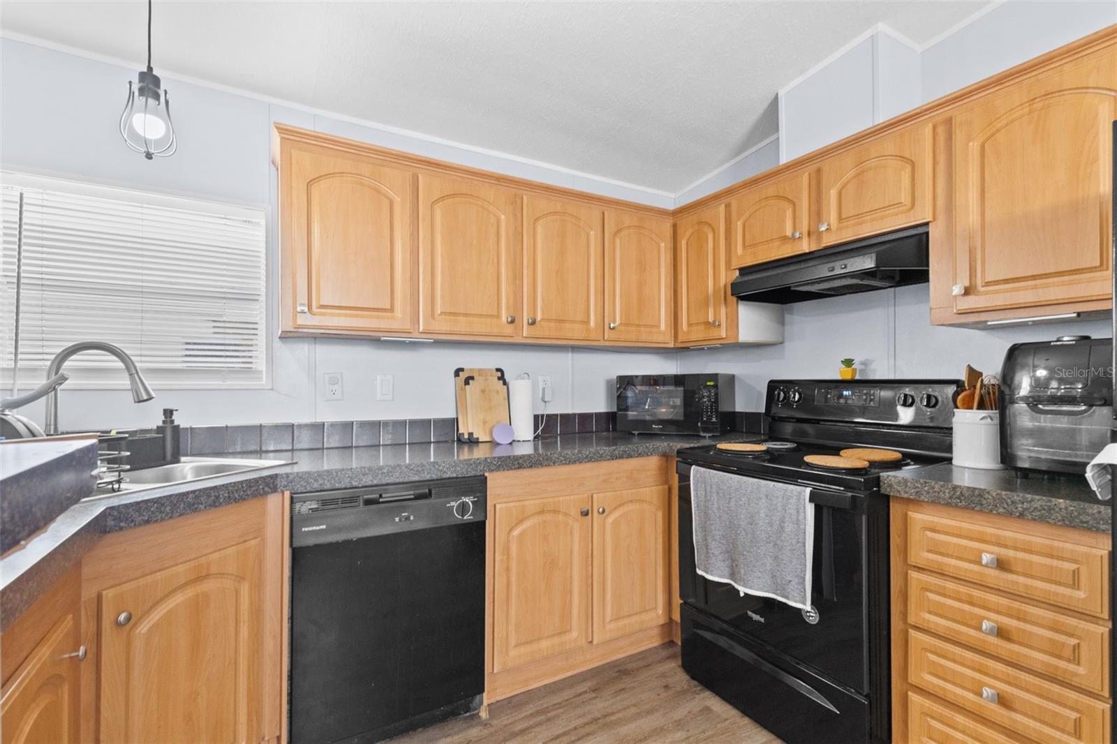 LAMPLIGHTER ON THE RIVER - Residential