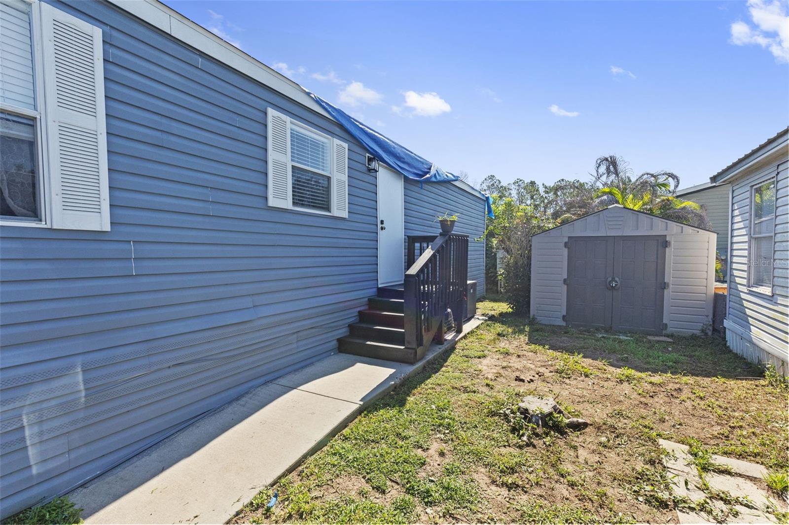 LAMPLIGHTER ON THE RIVER - Residential