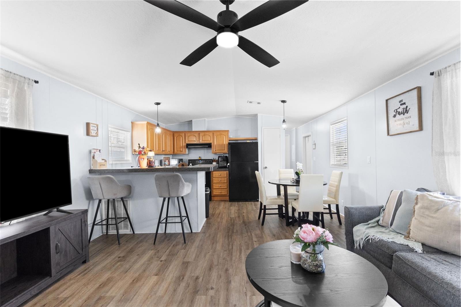 LAMPLIGHTER ON THE RIVER - Residential