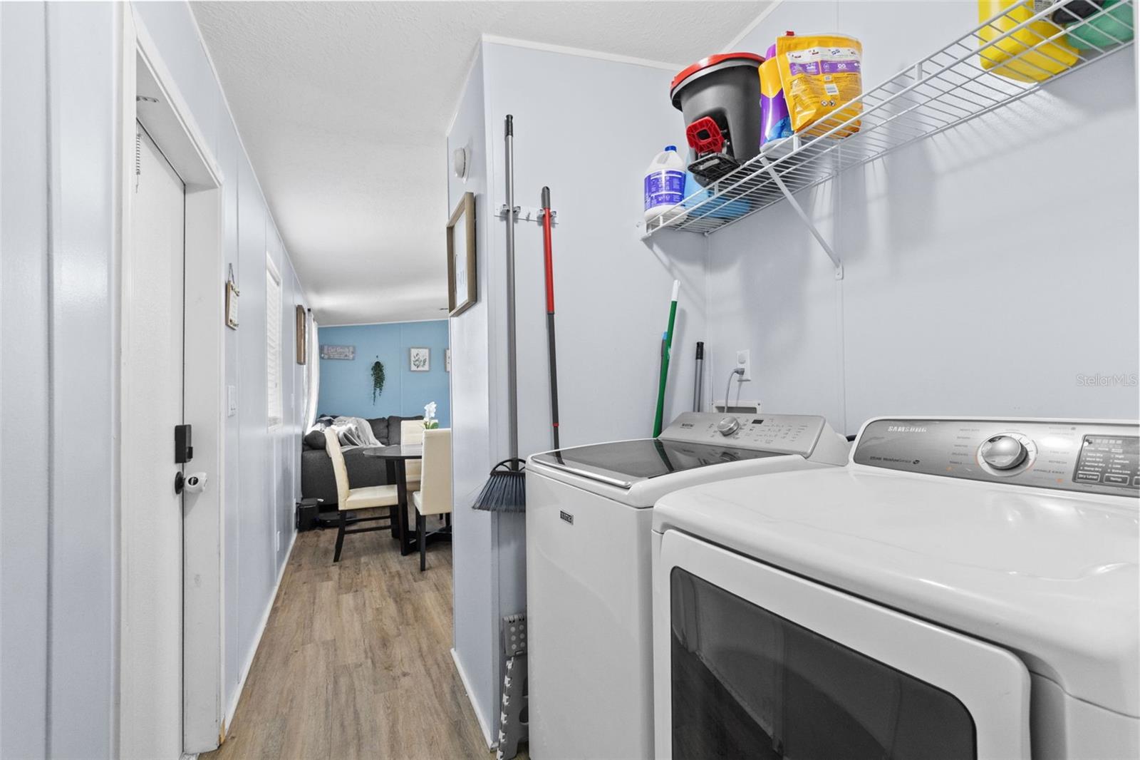 LAMPLIGHTER ON THE RIVER - Residential