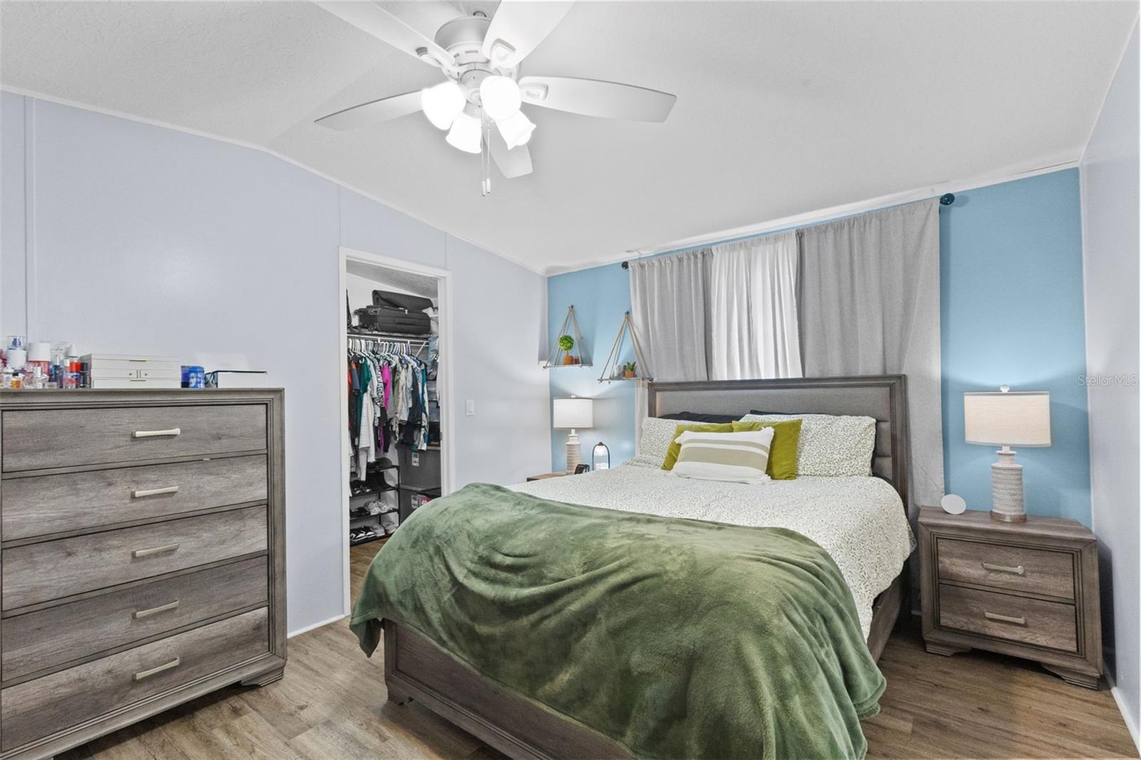 LAMPLIGHTER ON THE RIVER - Residential