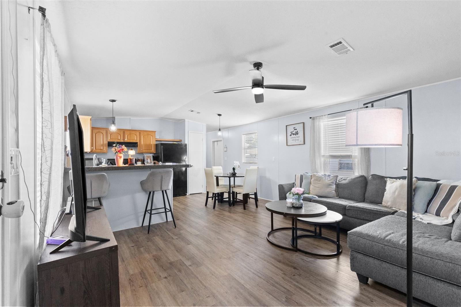 LAMPLIGHTER ON THE RIVER - Residential