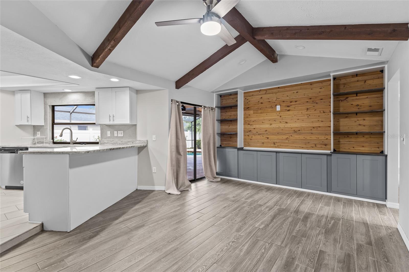 LAKE SARASOTA - Residential
