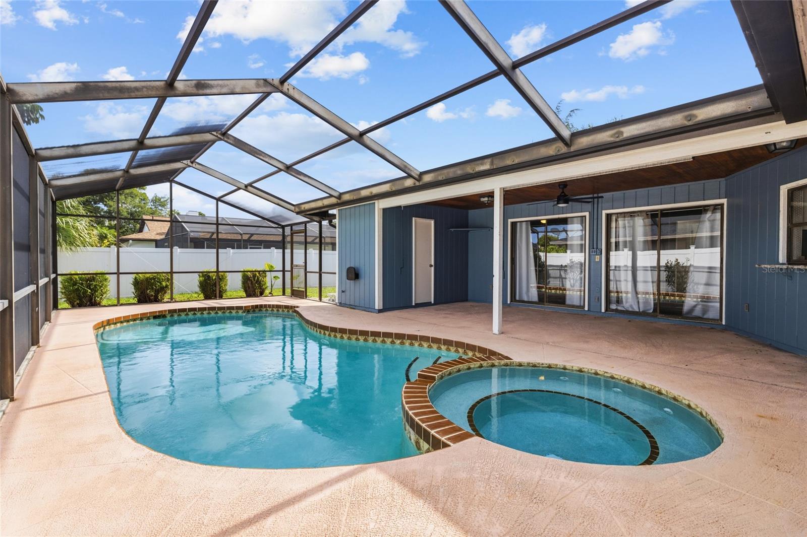 LAKE SARASOTA - Residential