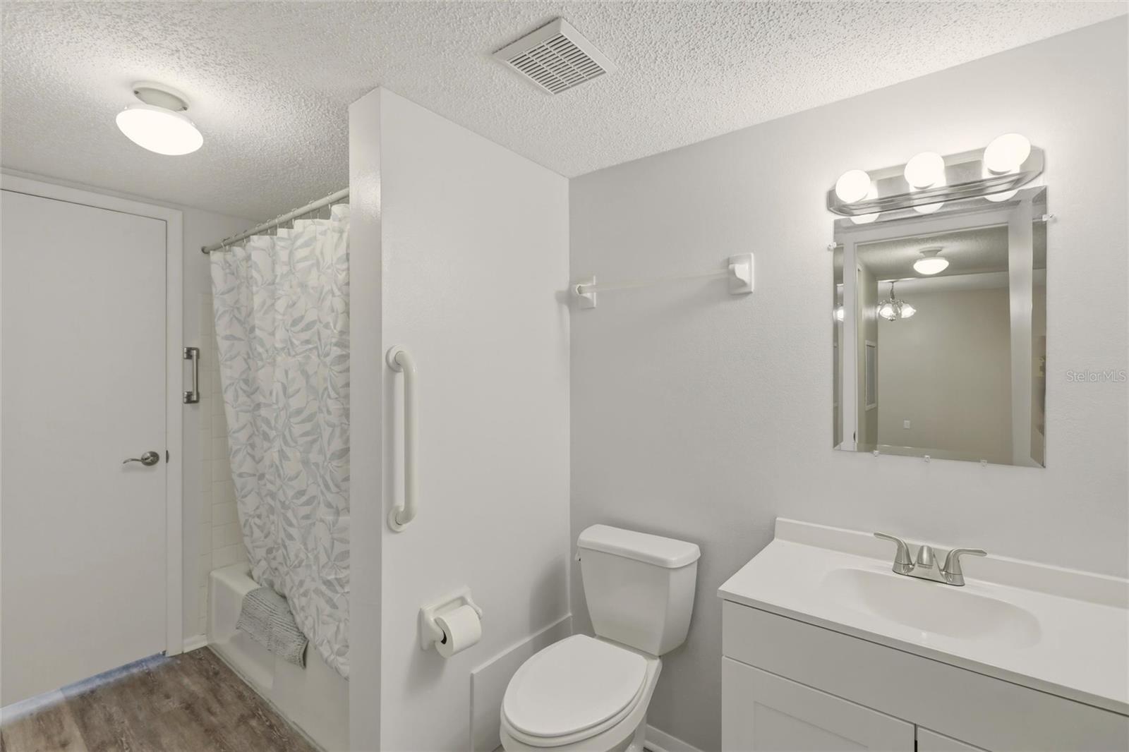 BAYSHORE ON THE LAKE APTS II SEC 2 - Residential