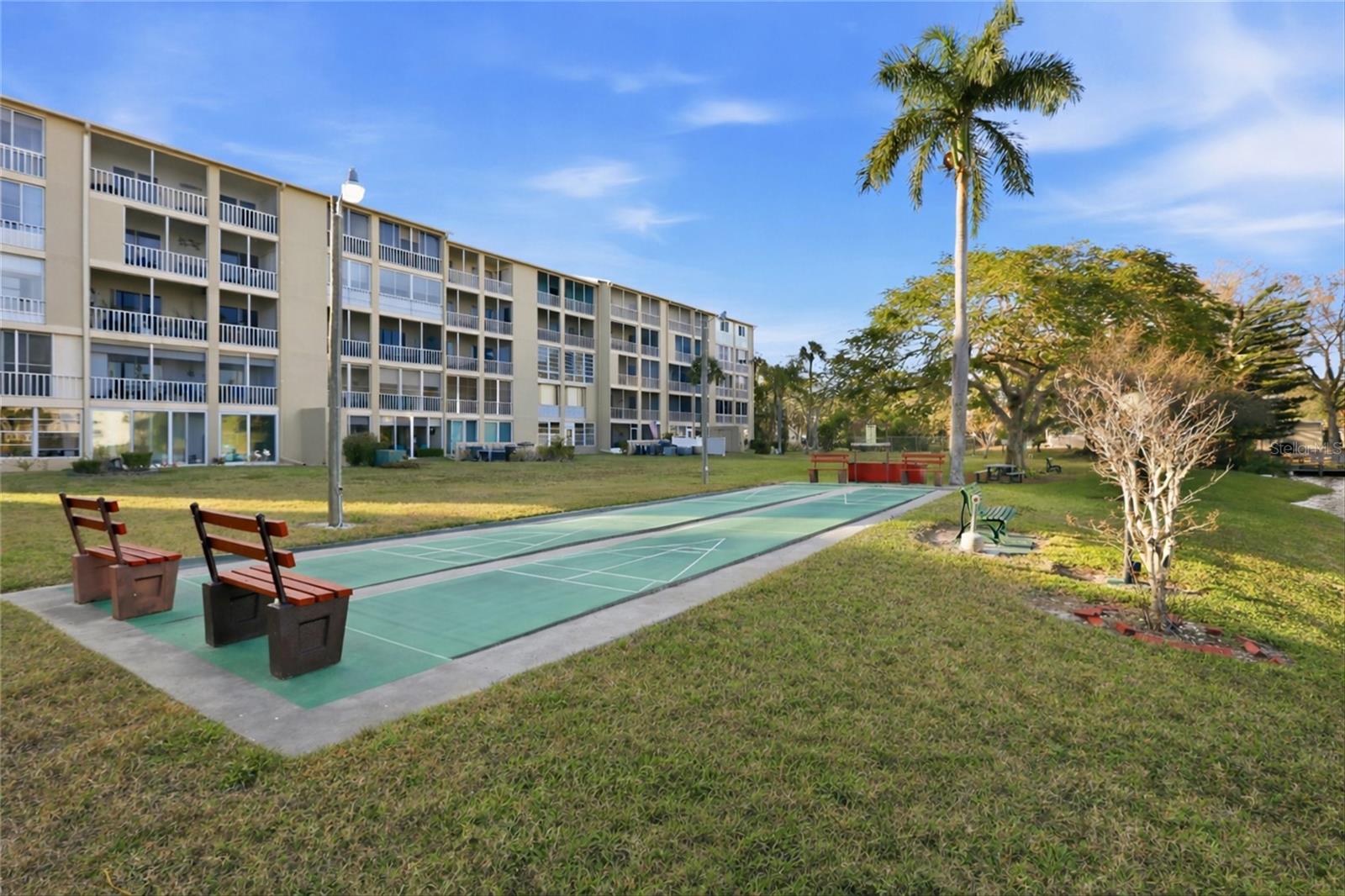 BAYSHORE ON THE LAKE APTS II SEC 2 - Residential