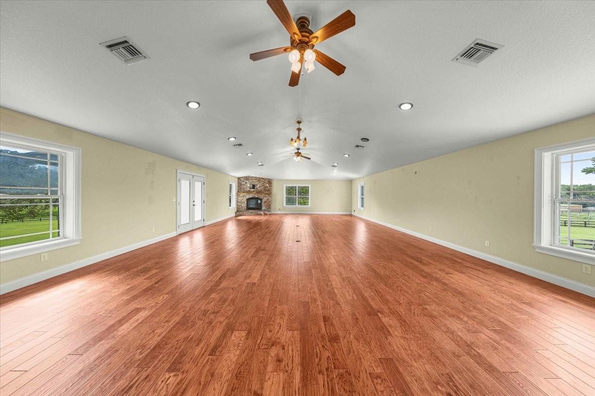 STONERIDGE ACRE - Residential