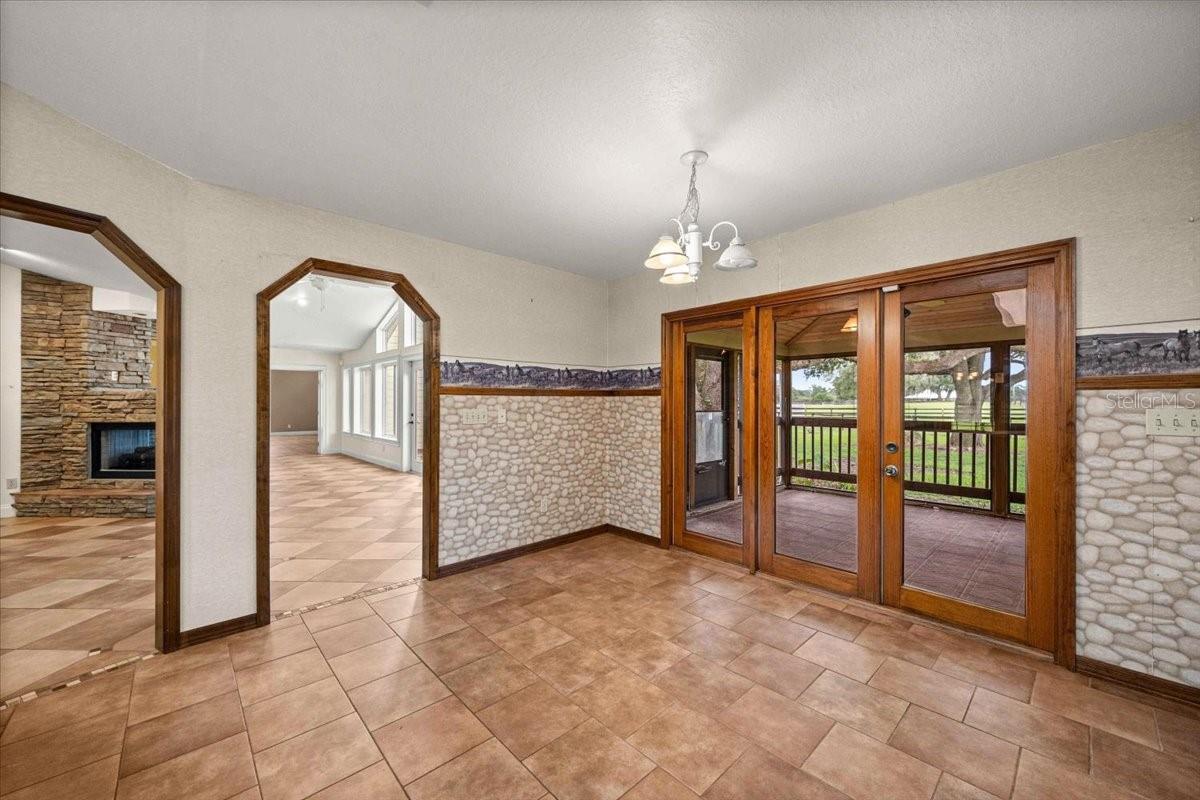 STONERIDGE ACRE - Residential