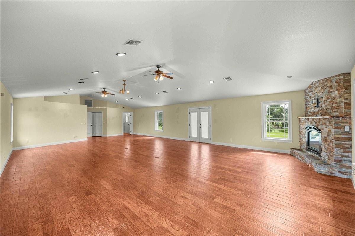 STONERIDGE ACRE - Residential