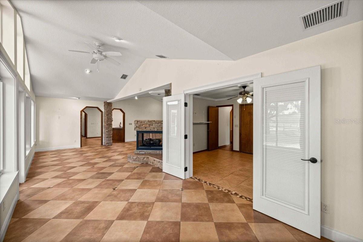 STONERIDGE ACRE - Residential