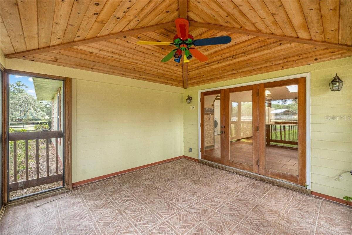 STONERIDGE ACRE - Residential