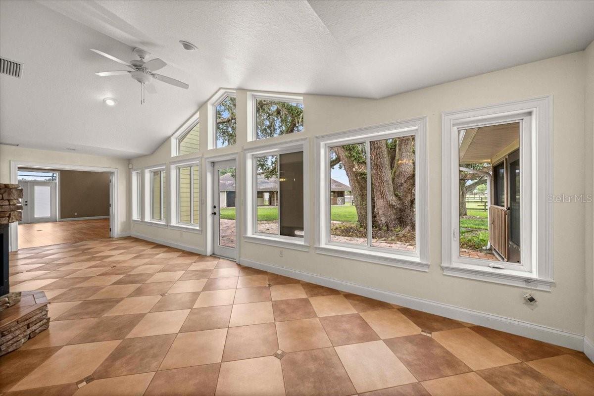 STONERIDGE ACRE - Residential