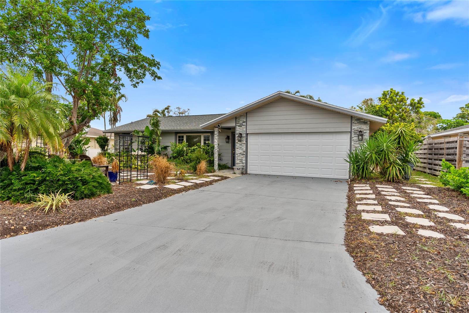 POINTE WEST - Residential