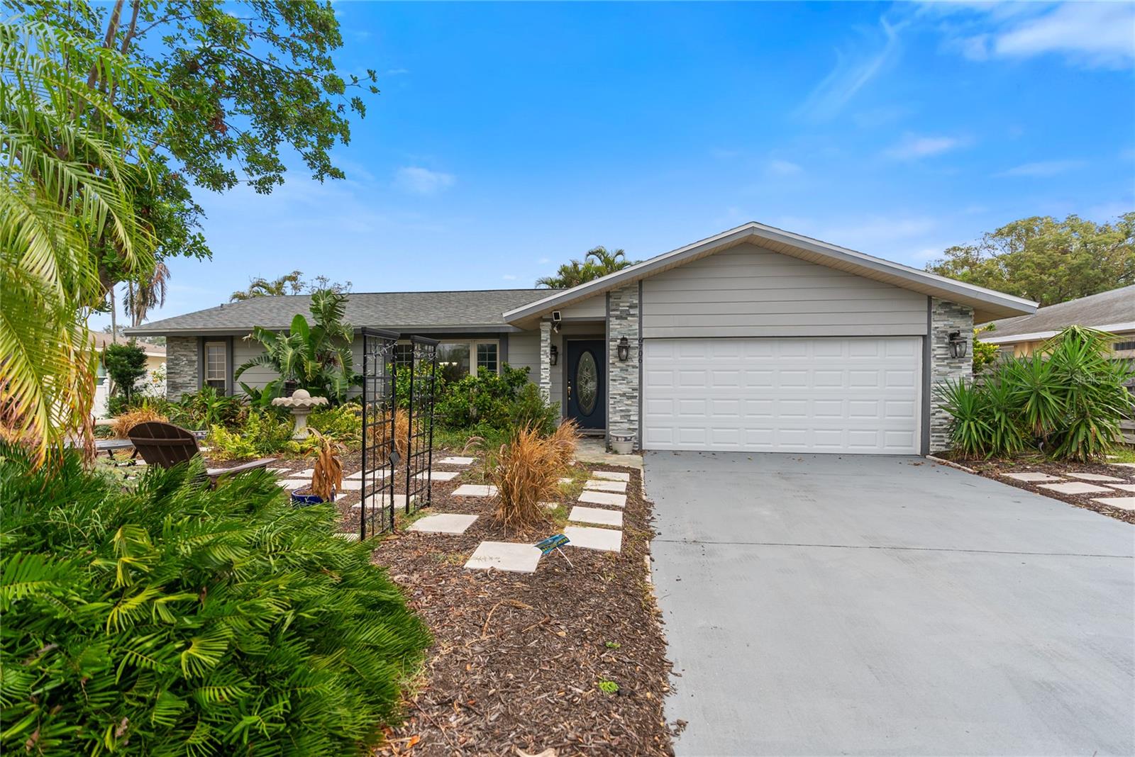 POINTE WEST - Residential