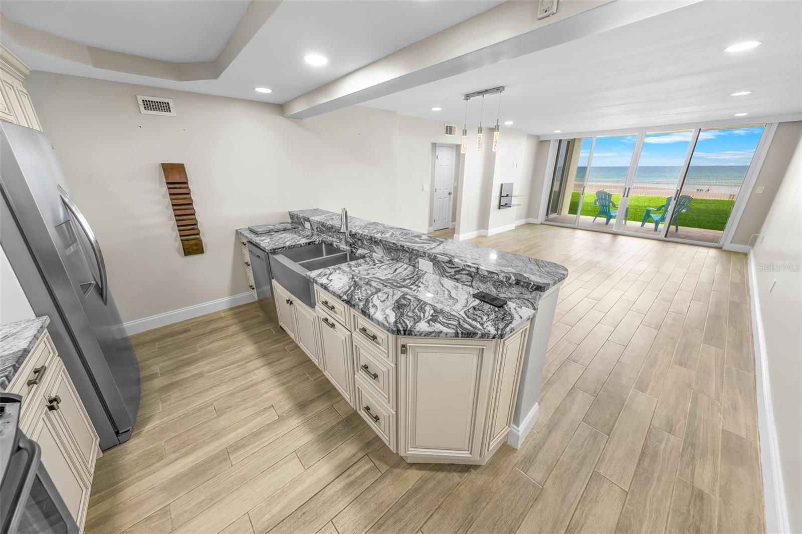 EAST WIND SOUTH & NORTH - Residential