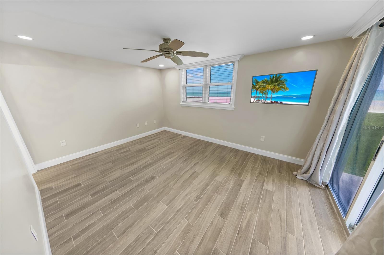 EAST WIND SOUTH & NORTH - Residential