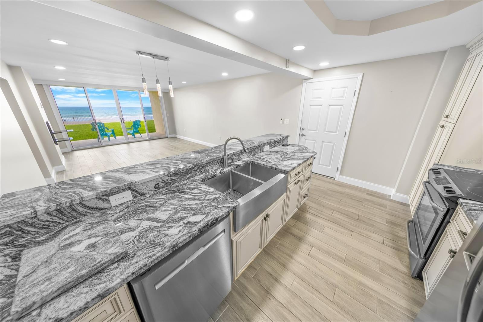 EAST WIND SOUTH & NORTH - Residential