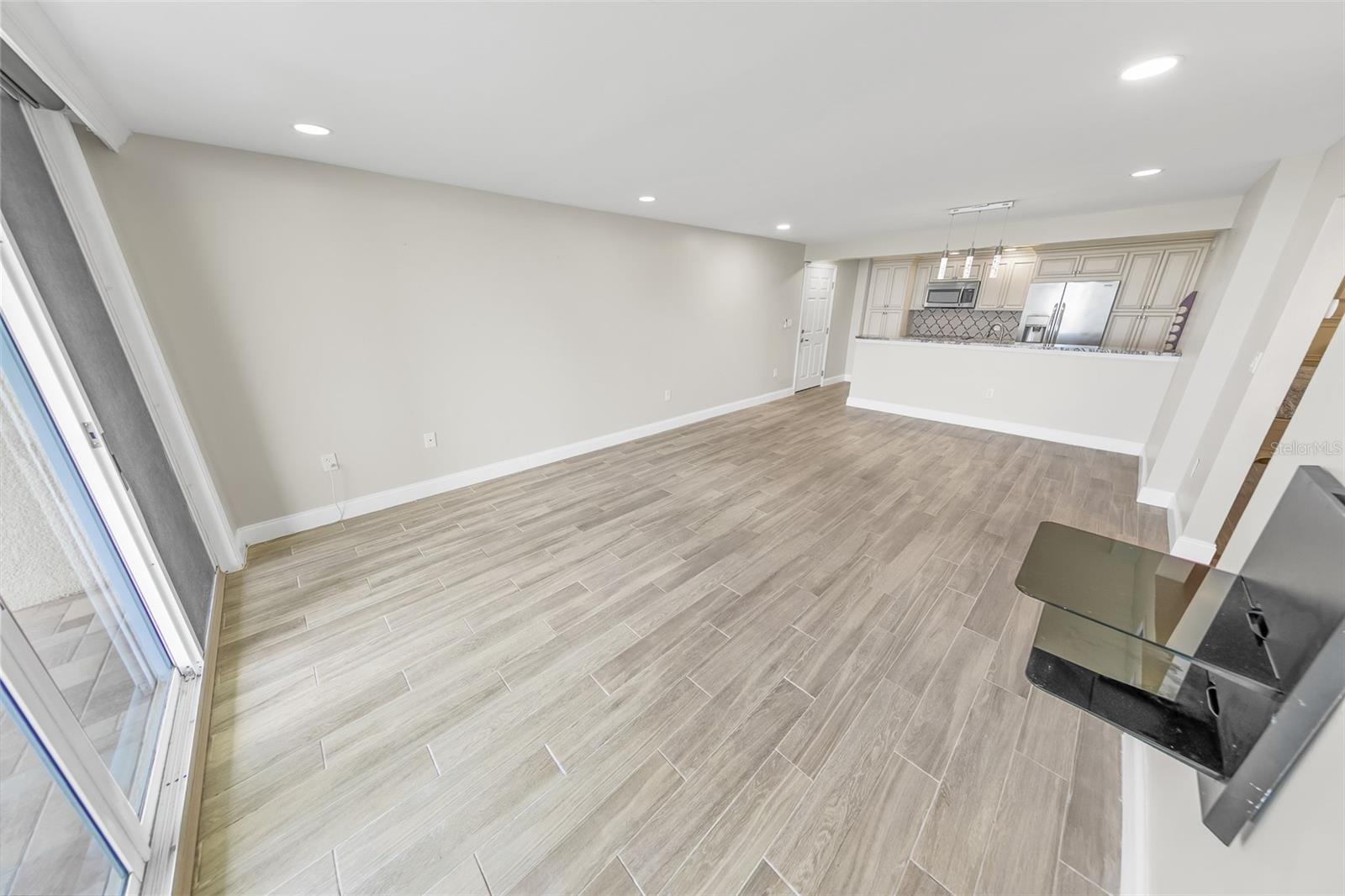 EAST WIND SOUTH & NORTH - Residential