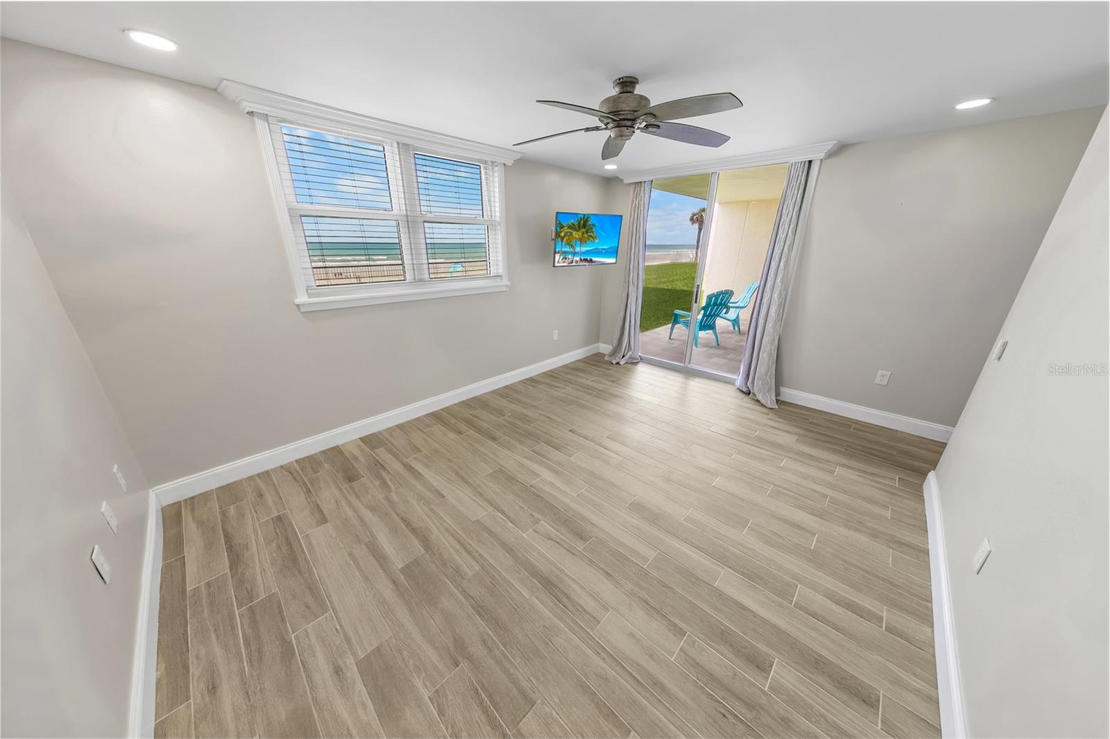 EAST WIND SOUTH & NORTH - Residential