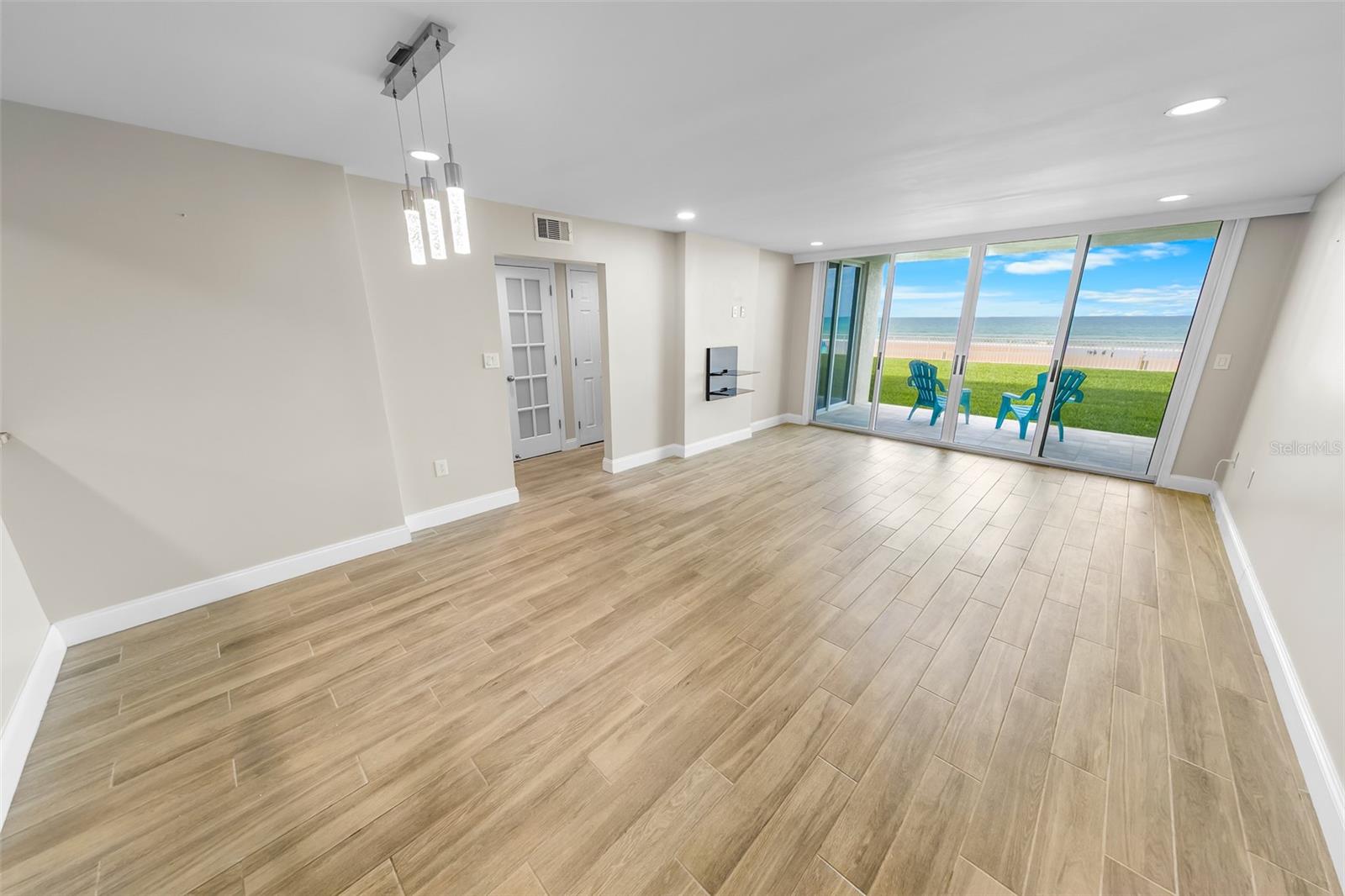 EAST WIND SOUTH & NORTH - Residential