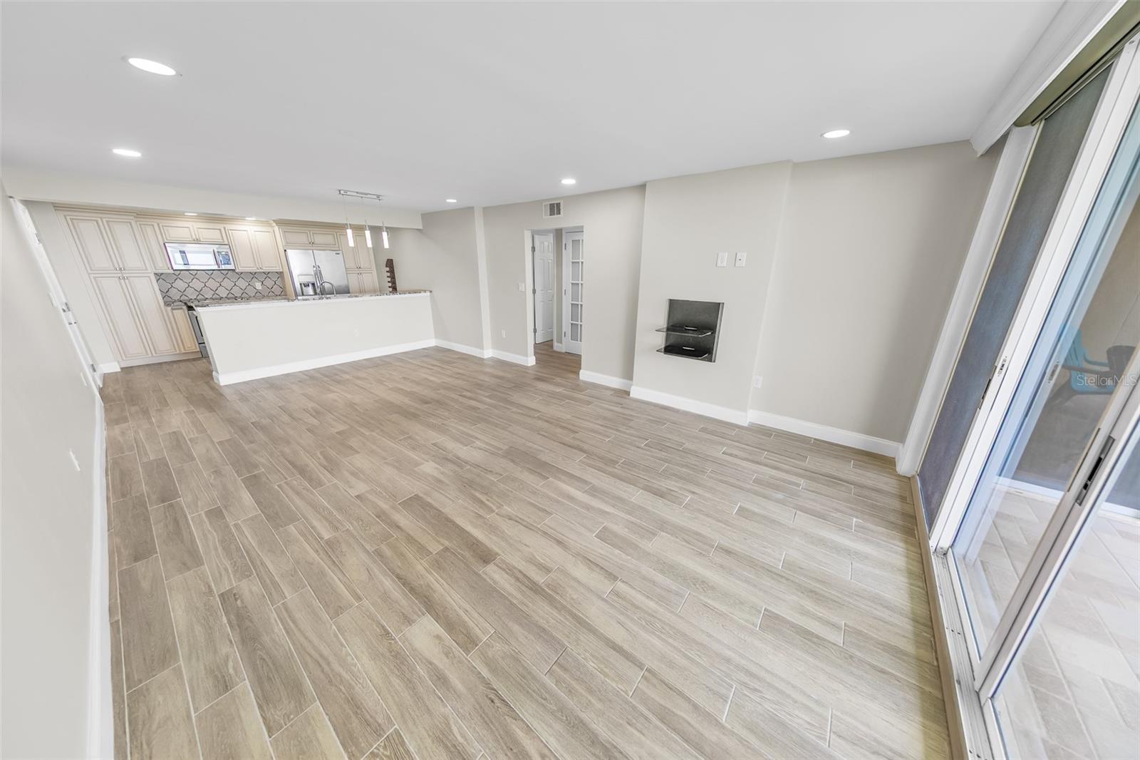 EAST WIND SOUTH & NORTH - Residential
