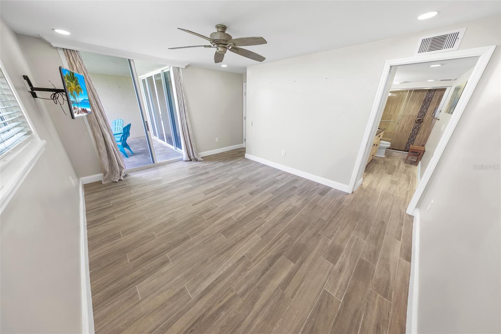 EAST WIND SOUTH & NORTH - Residential