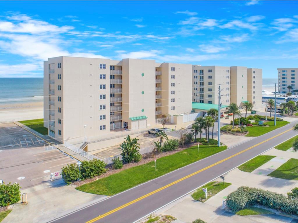 EAST WIND SOUTH & NORTH - Residential