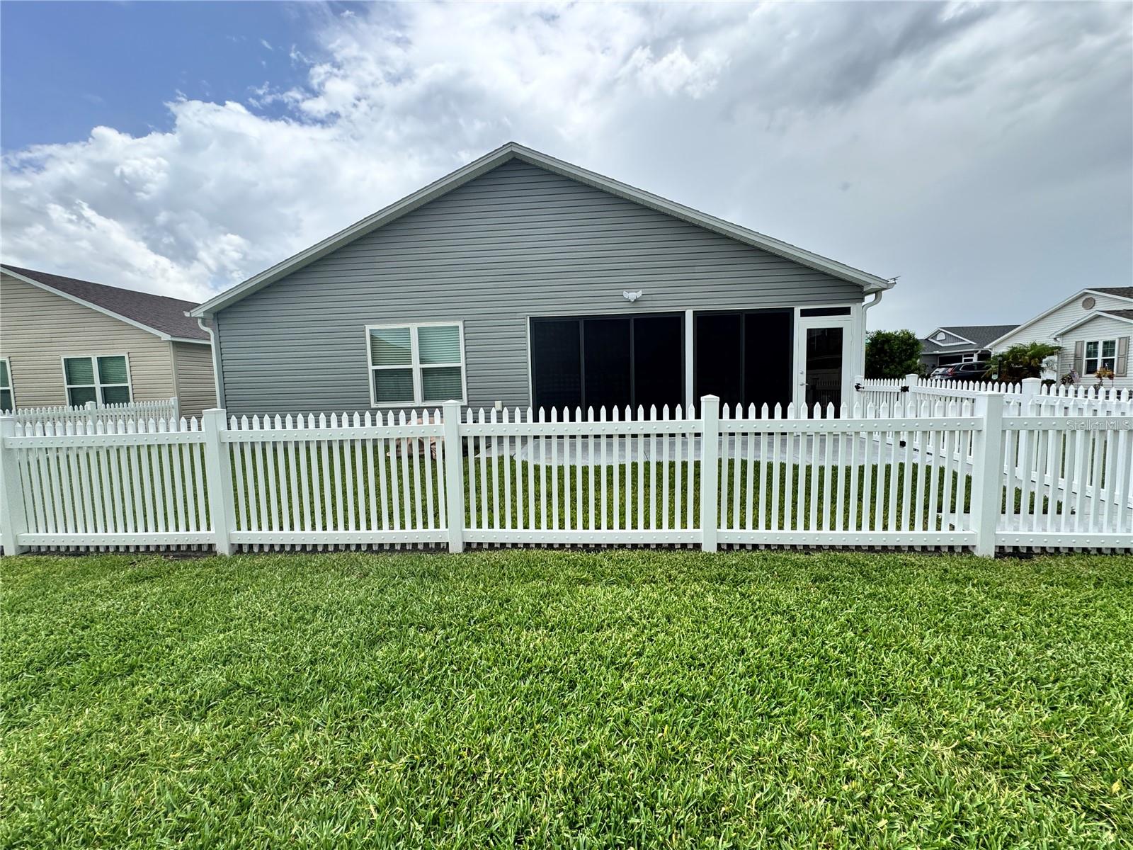VILLAGES/SOUTHERN OAKS CLIFF V - Residential Lease