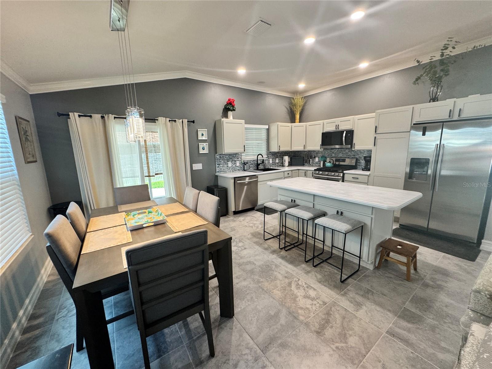 VILLAGES/SOUTHERN OAKS CLIFF V - Residential Lease