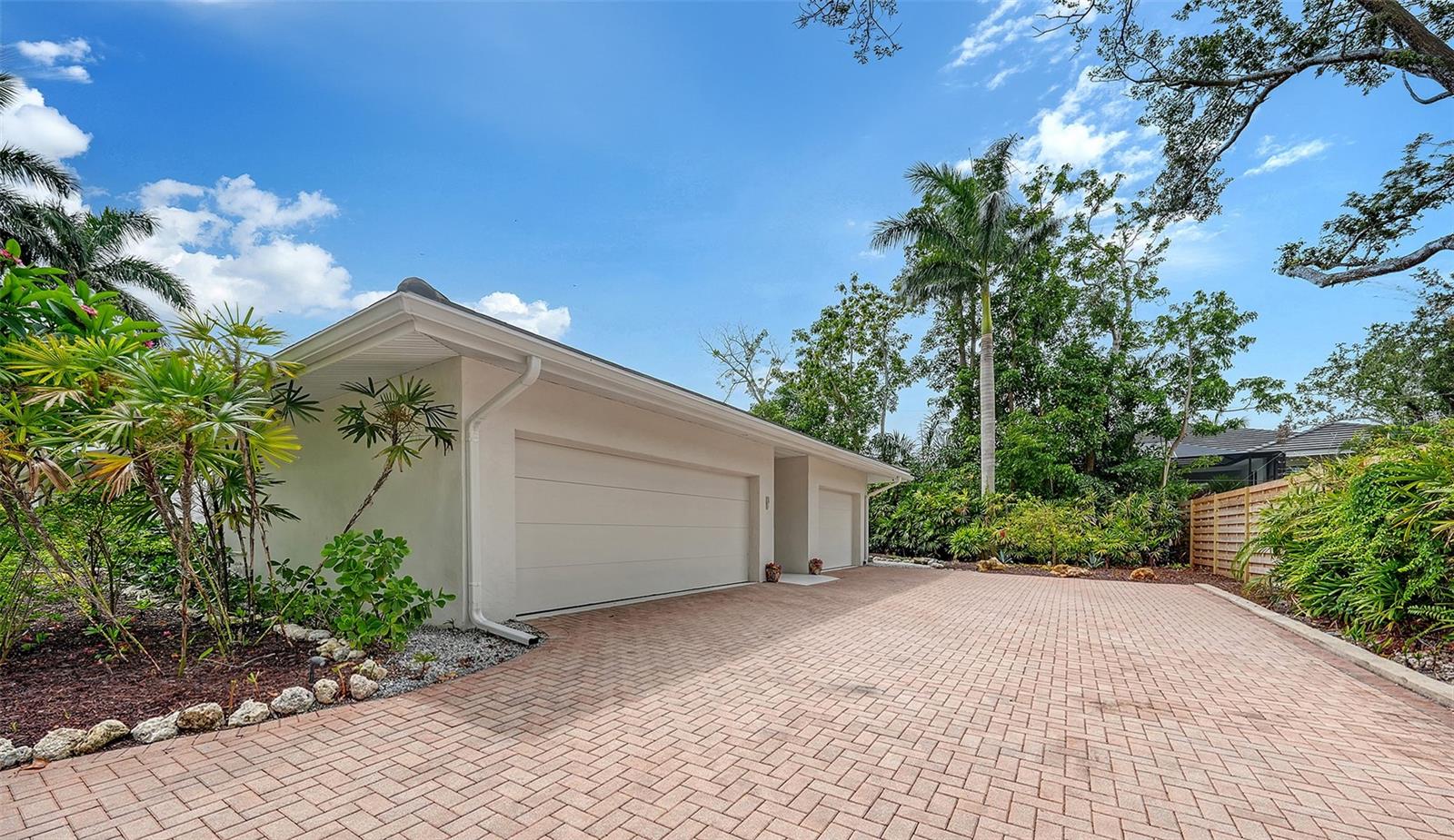 PINE BAY - Residential