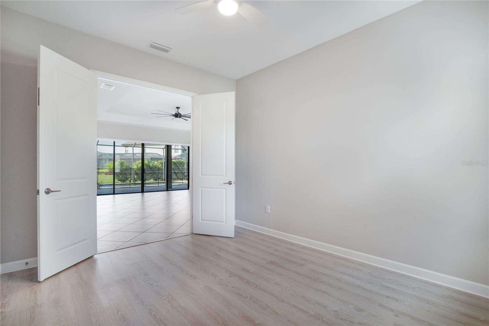 LORRAINE LAKES - Residential