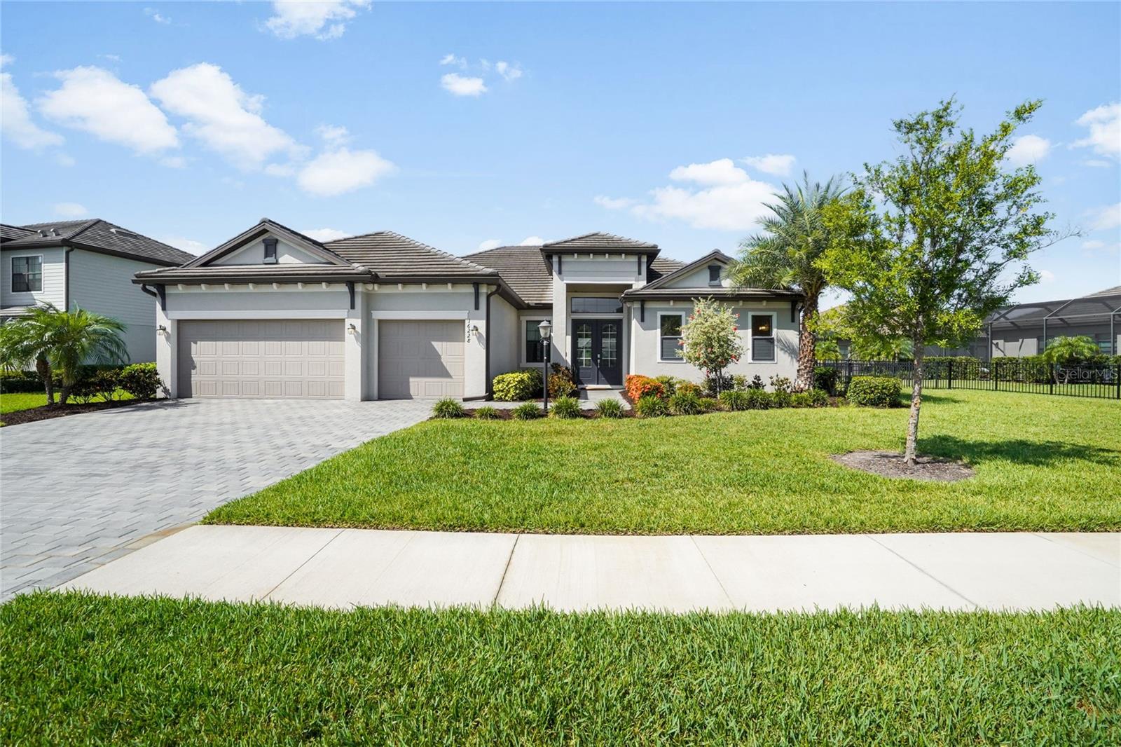 LORRAINE LAKES - Residential