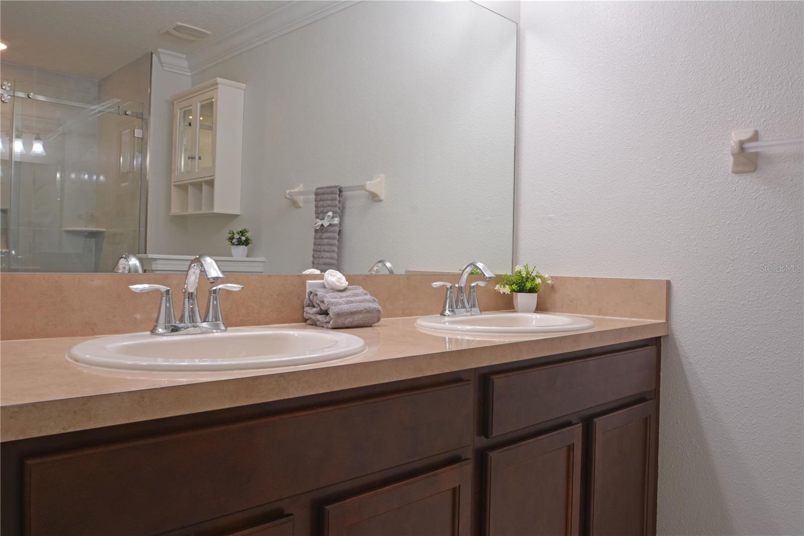 VERANDAH TWNHMS - Residential Lease