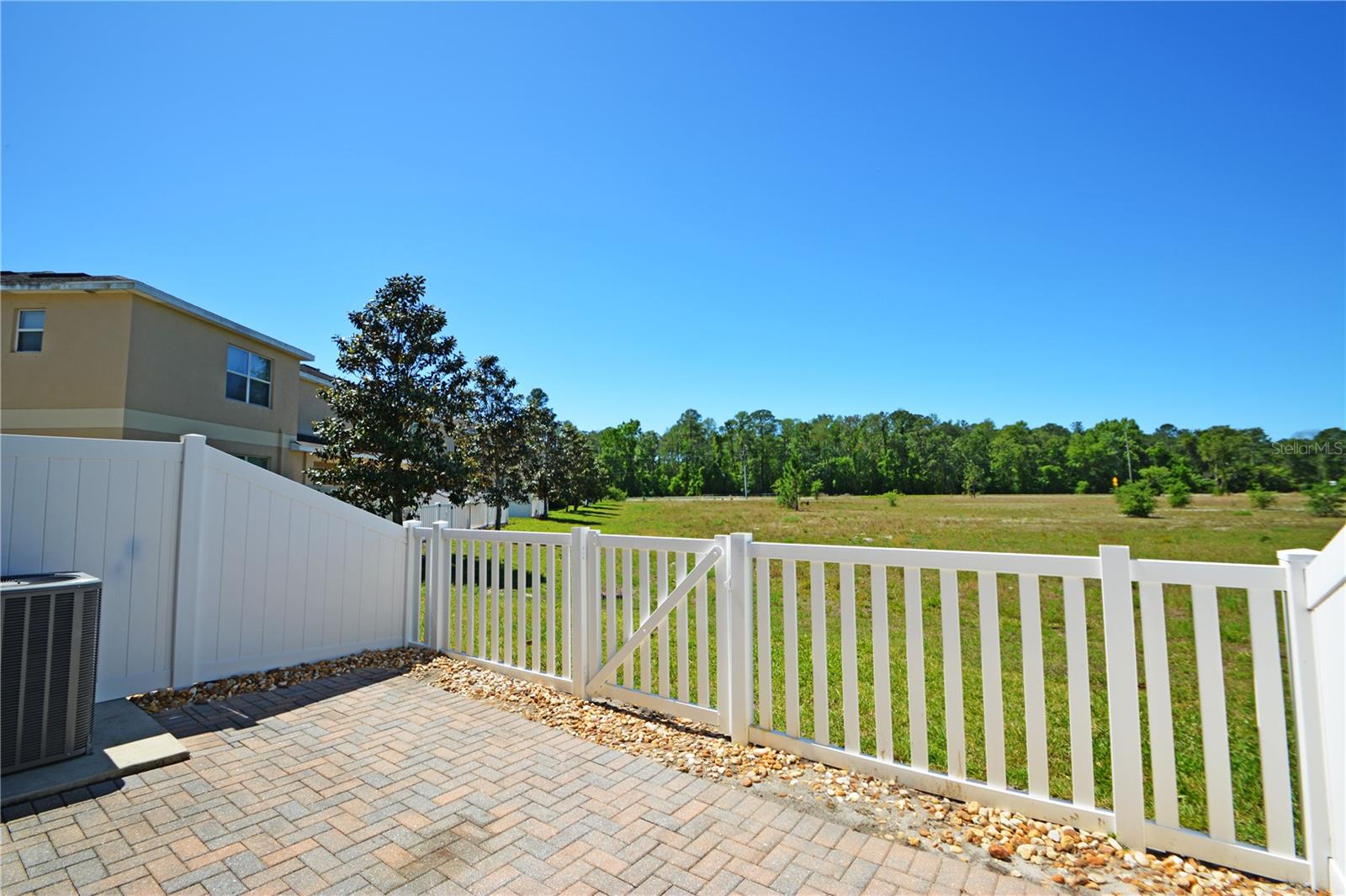 VERANDAH TWNHMS - Residential Lease